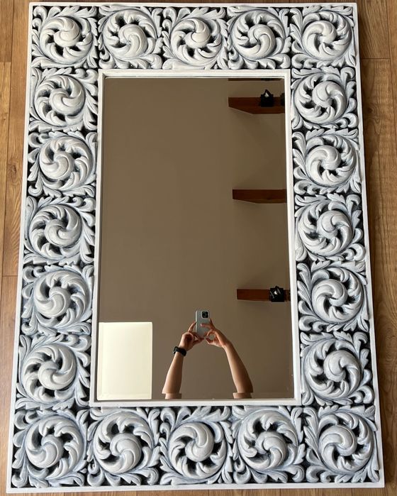 Lustro do salonu ozdobne białe