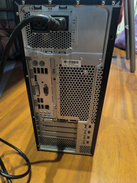 Monitor do sprzedania plus komputer