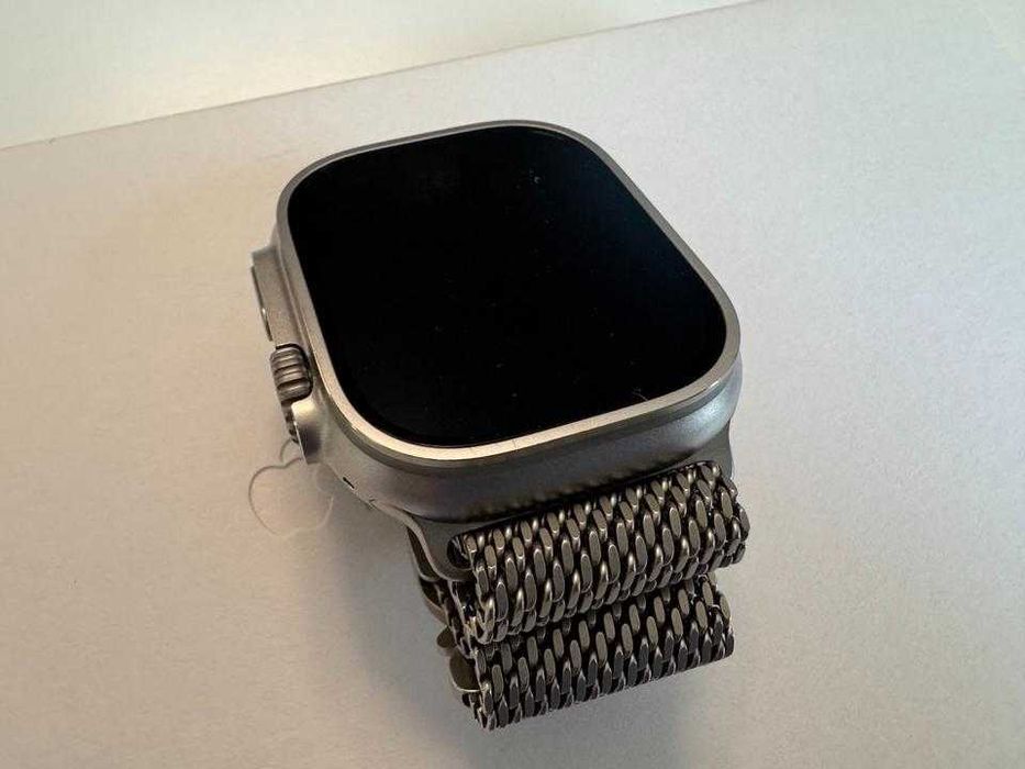 Apple Watch Ultra 3, titânio preto, bracelete Milanese Loop
