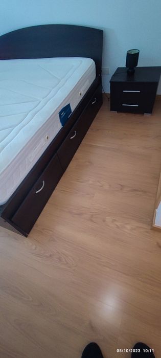 Cama casal com gavetas