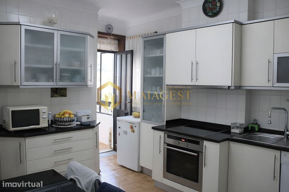 Apartamento T2+1 com lugar de garagem em Vilar de Andorinho