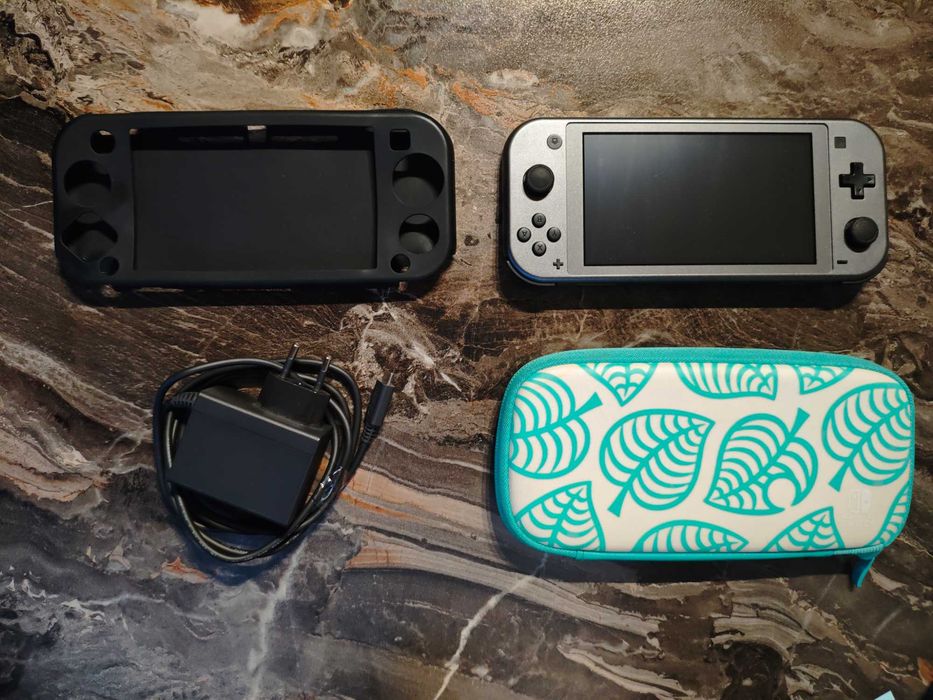 Nintendo Switch Lite Dialga & Palkia Edition + Karta SD 128GB + 2 Etui