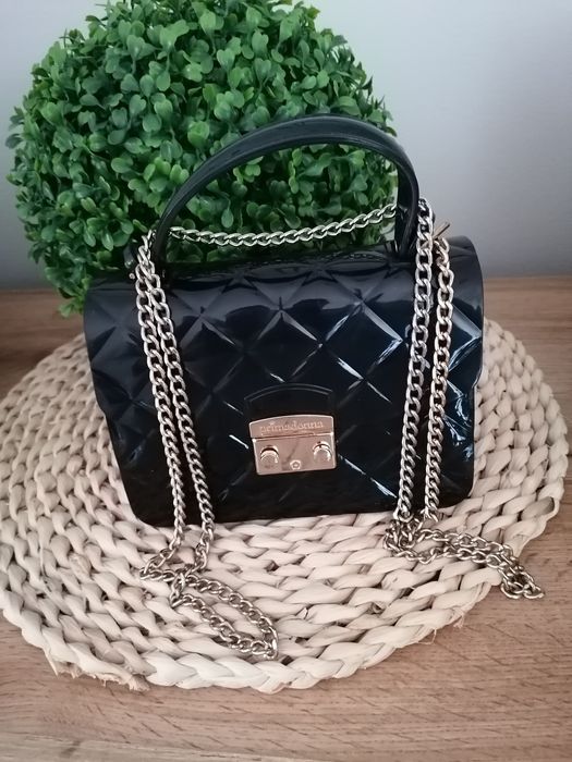 Torebka /Czarna /Logo /Złoty łańcuszek