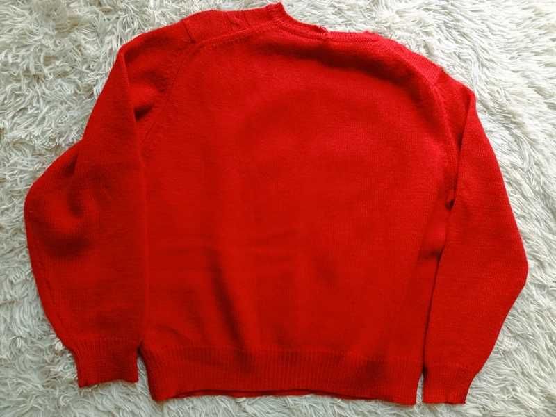 Czerwony sweter oversize M–L – miękki, delikatny, bardzo dobry stan