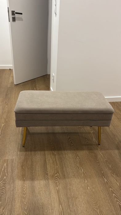 Banco pés da cama em tom creme
