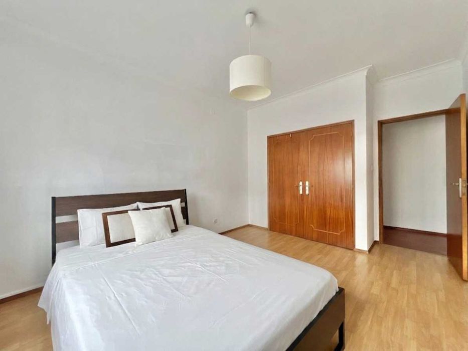 Alugo Quarto mobilado com despesas incluídas