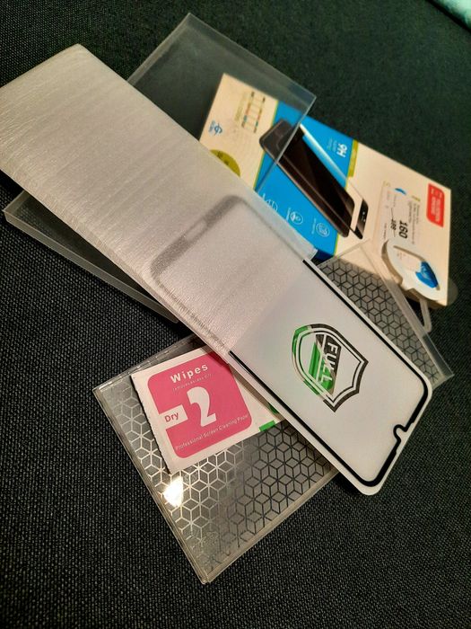 Защитное стекло на Honor 8S