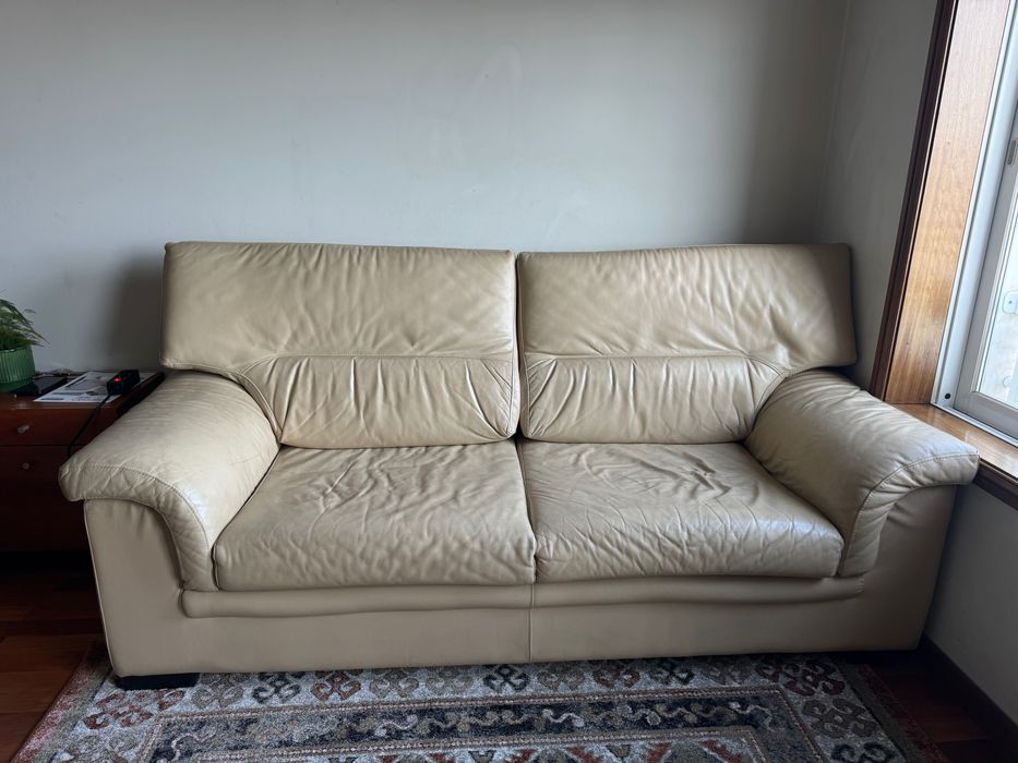 2 sofás em pele bege - excelente estado e muito confortáveis