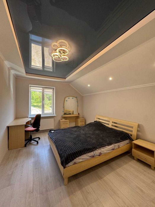 2-х поверховий будинок з ремонтом в с. Нижнів