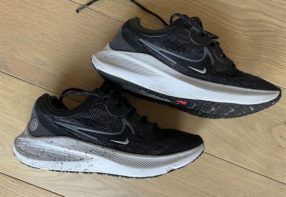 Buty do biegania Nike Winflo 8 Shield rozmiat 38,5