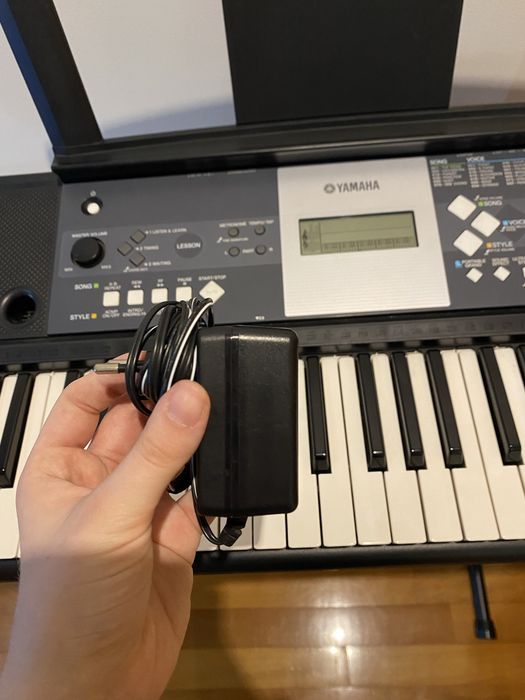Teclado Yamaha + Suportes