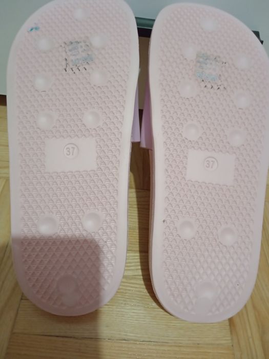 Klapki z Puscheenem i kapcie z pandą r.37