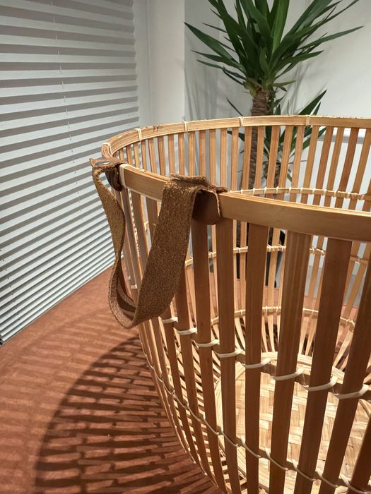 Kosz ze skórzanymi rączkami