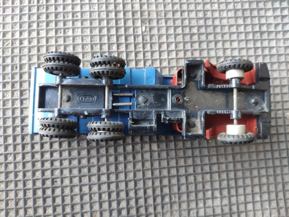 Іграшкова машинка КРАЗ