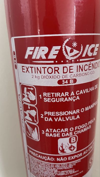 Extintor de 2 kilos e de 6 kilos ainda na data de uso novos nunca usad