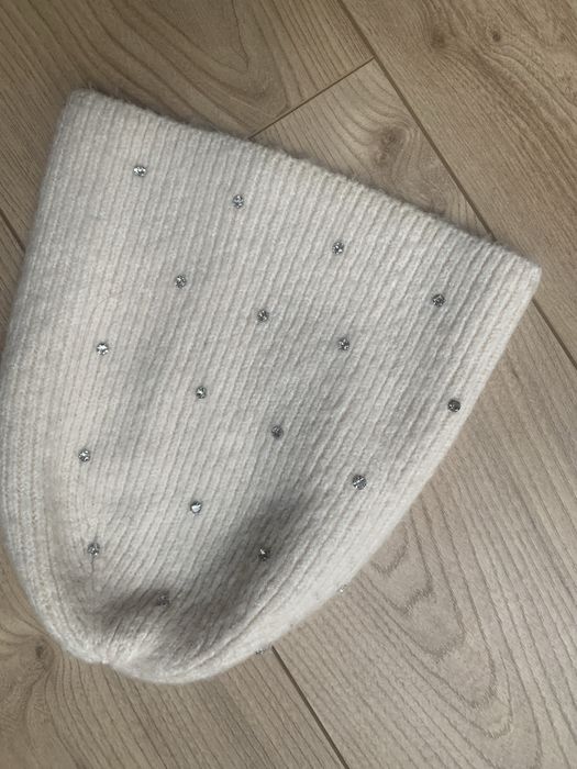 Czapka damska kolor kremowy