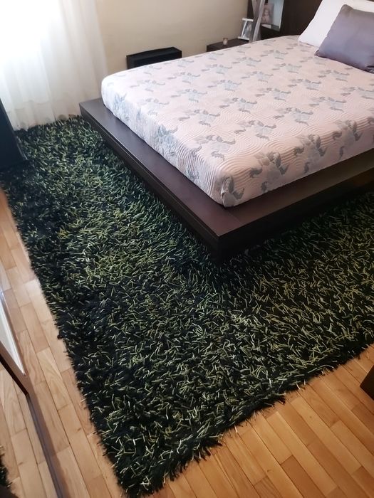 Carpete de grande preto e verde