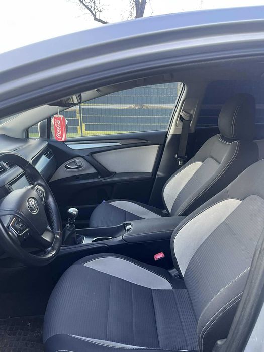 Toyota Avensis T27 polski salon