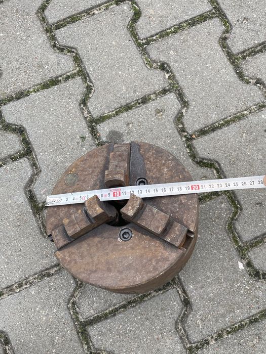 Uchwyt tokarski 200 mm