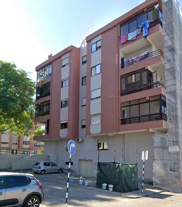 Arrendo Parqueamento Junto ao Lidl Outlet do Fogueteiro