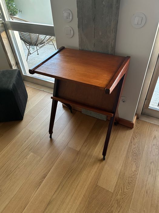 Mesa pequena vintage