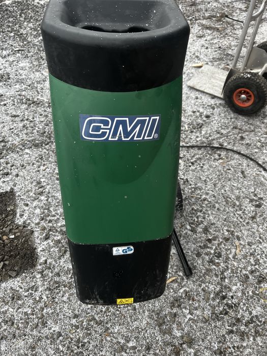 Полрібнювач  гілок дисковий  2.5квт