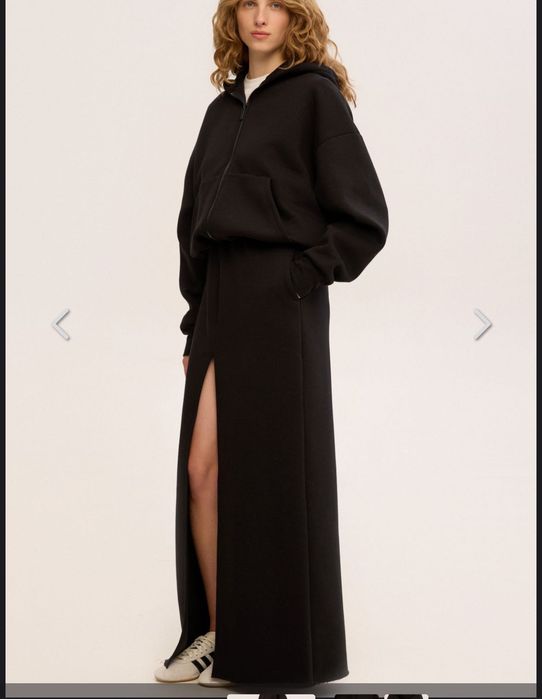 Жіноча спідниця тринитка утеплена з розрізом чорного кольору