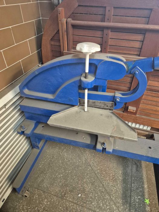 Nożyce do blachy, gilotyna ręczna z fundamentem na kółkach