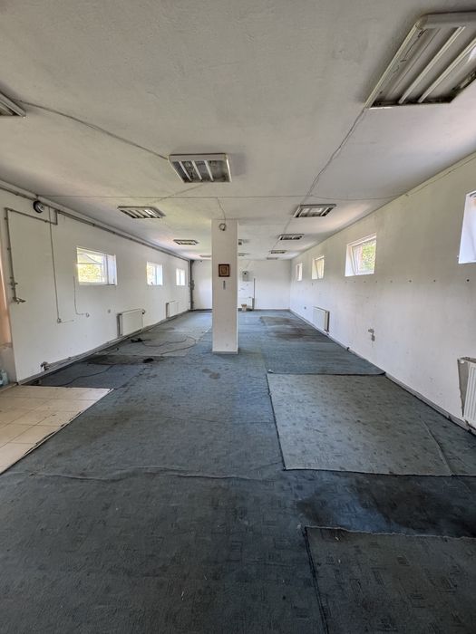 Комерційне приміщення, 585 м.кв, з ділянкою 0.14 га.