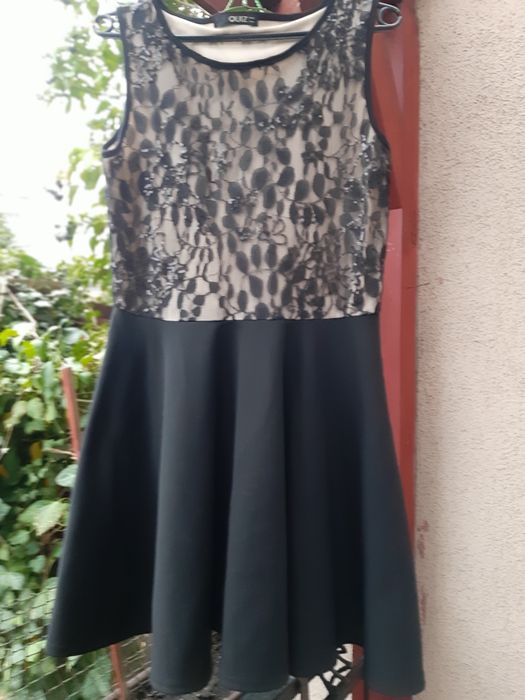 Koronkowa czarna sukienka