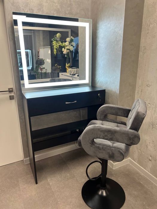 Продам Гримерний стіл