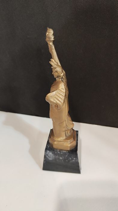 Estátua da Liberdade em Latão e Base em Pedra