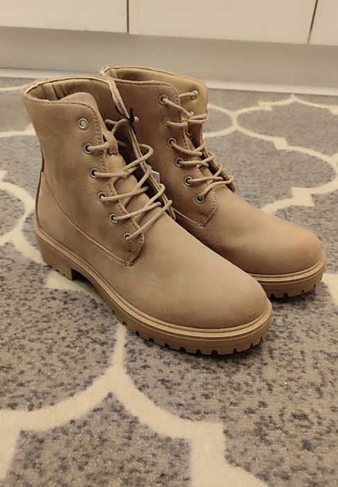 Botki beżowe nowe sznurowane
