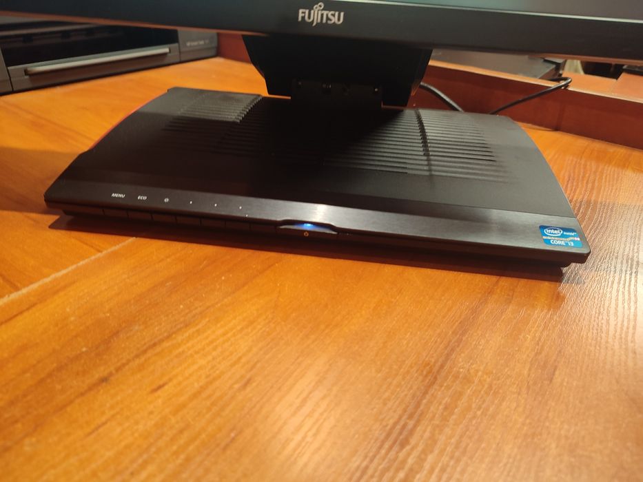 Komputer Fujitsu All-in-one gotowy do pracy win10