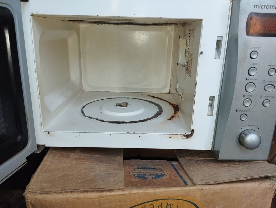 Мікрохвильова піч  Miccromaxx