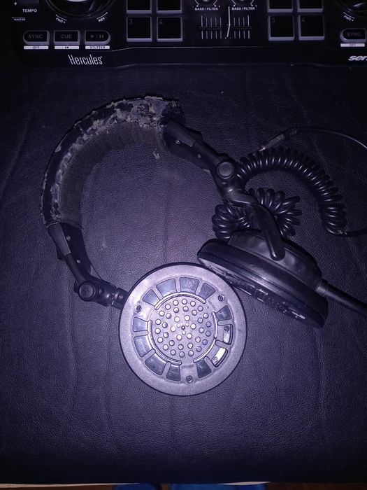 Som  com mesa e coluna