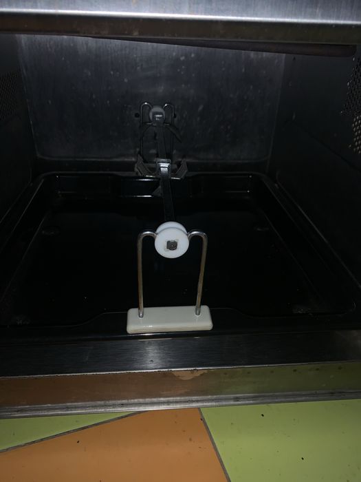 Microondas Moulinex com espeto 1100 W