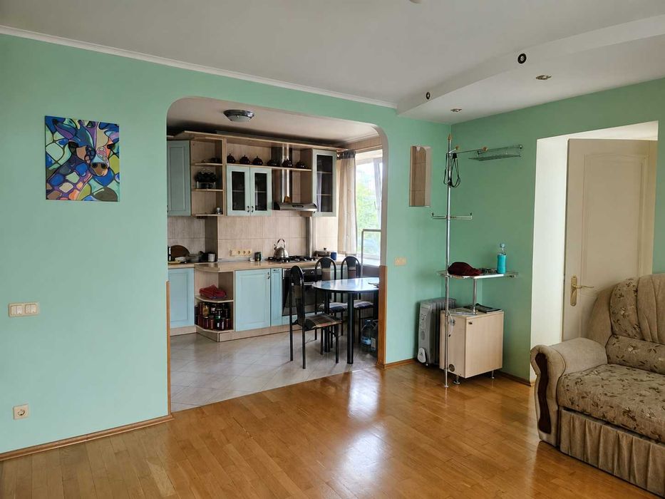 2-кімнатна квартира біля метро Печерська, 70 м²