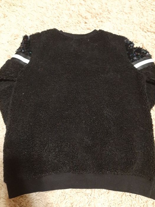 Нарядный свитер для девочки