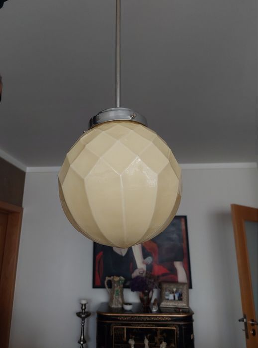 Candeeiro vintage, antigo,  em vidro opalino bege