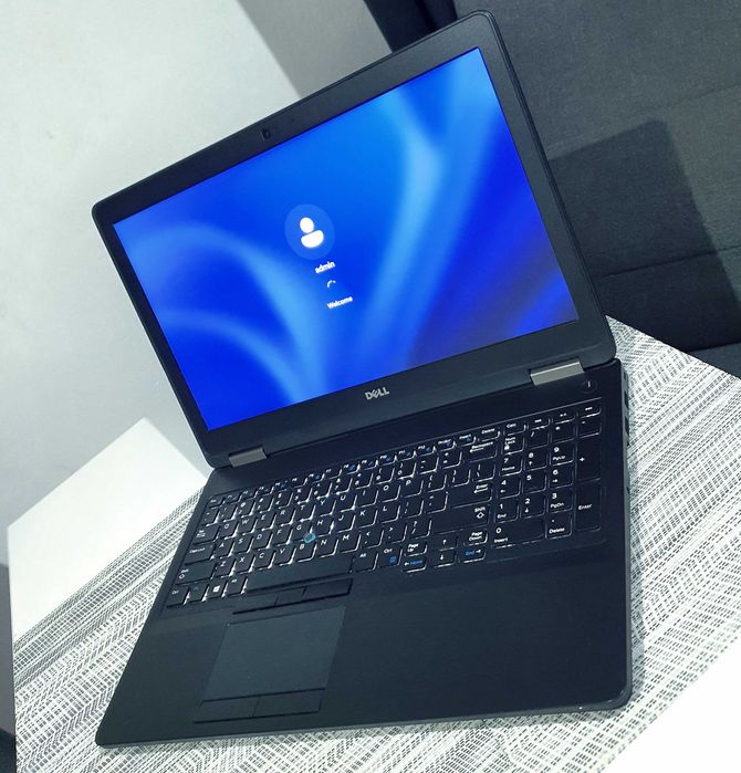 Dell Latitude FullHD 250nit!!! intel®core i7/AMD®Radeon R7 M360/256GBSSDNvme/Bluetooth/Lan/PC/Win11