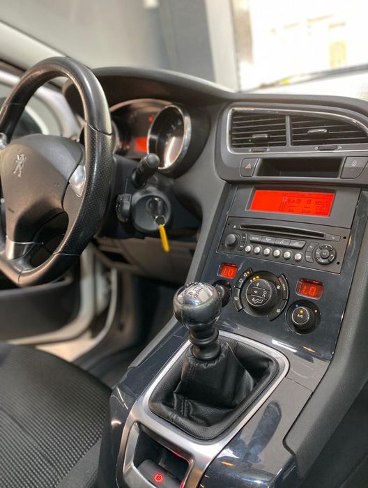 Peugeot 5008 1.2 PureTech Style – 7 Lugares (2015) — photo 5
