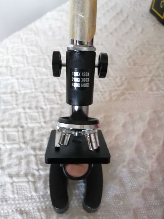 Microscópio com Mala e Acessórios (Vintage)
