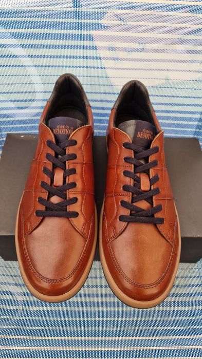 Tenis em pele novo