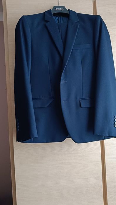Sprzedam granatowy garnitur