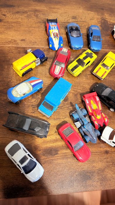 Samochodziki hot wheels luzaki
