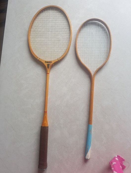 Бадмінтон ракетки тих часів дерев'яні на перетяжку і ремонт