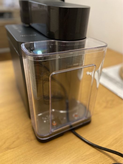 Ekspres Nespresso Vertuo  z mlekiem