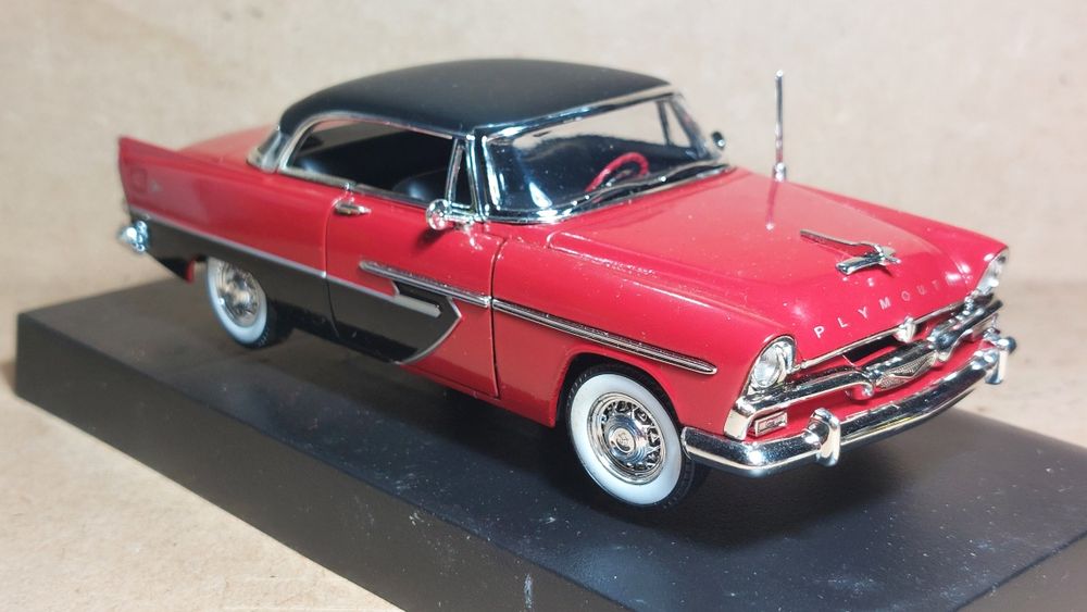 Signature Models 1956 Plymouth 1:32