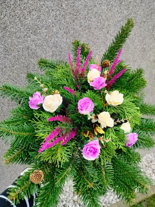 Stroik na cmentarz grób